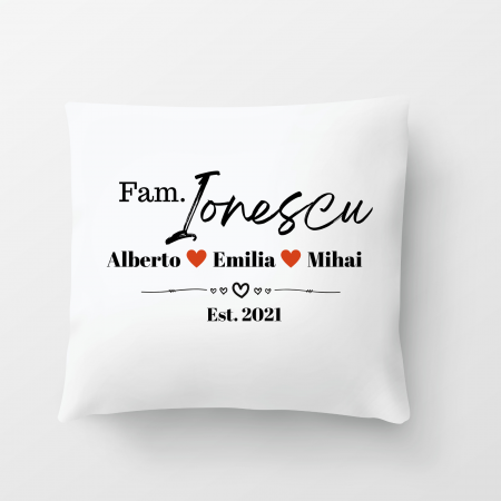 Perna Personalizata - Perna alba personalizata cu numele membrilor familiei si data.