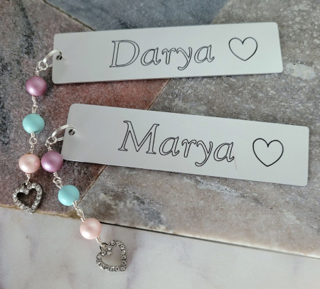 Semn de carte personalizat cu nume si perle shell multicolore si charm inimioara cu cristale [1]