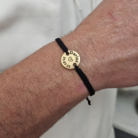 Set de 2 brățări pentru cuplu, gravate pe bănuț din inox auriu cu nume și dată. Șnur macrame ajustabil, culori și mărimi la alegere, ambalaj elegant. [4]