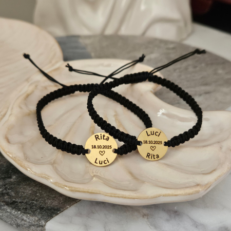 Set de 2 brățări pentru cuplu, gravate pe bănuț din inox auriu cu nume și dată. Șnur macrame ajustabil, culori și mărimi la alegere, ambalaj elegant. [8]