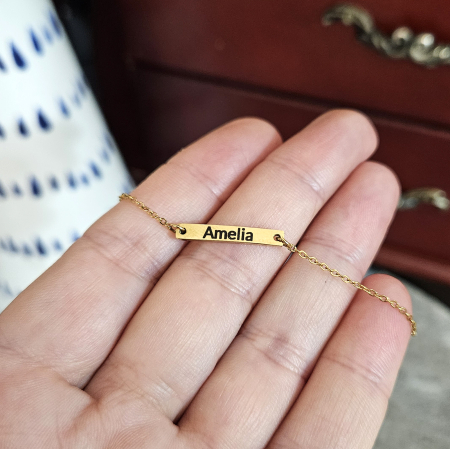 Brățară personalizată cu nume gravat pe plăcuță din inox auriu [2]