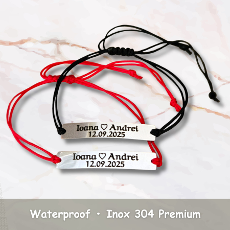 Bijuterii - Set de 2 brățări pentru cuplu, din inox 304 waterproof, gravate cu nume și dată. Șnur mătăsos ajustabil, ambalaj elegant, felicitare cadou.