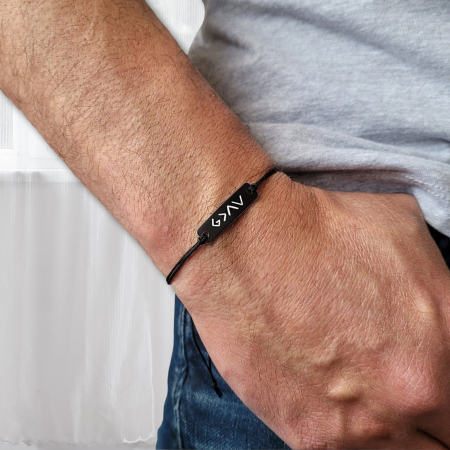Toate Bratarile - Brățară Personalizată „God is Greater Than the Highs and Lows” – Brățară Religioasă cu Șnur Reglabil și Plăcuță Gravată