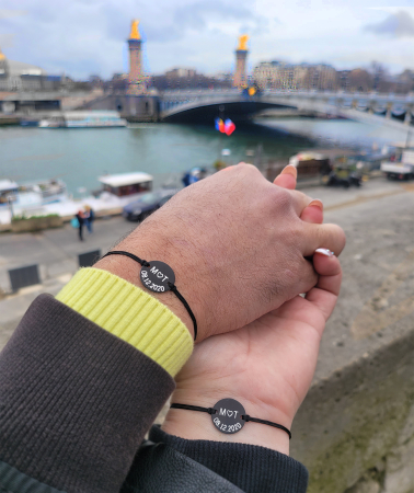 Set de 2 bratari personalizate pentru cuplu, cu banut negru gravat cu initiale, inimioara si data [1]