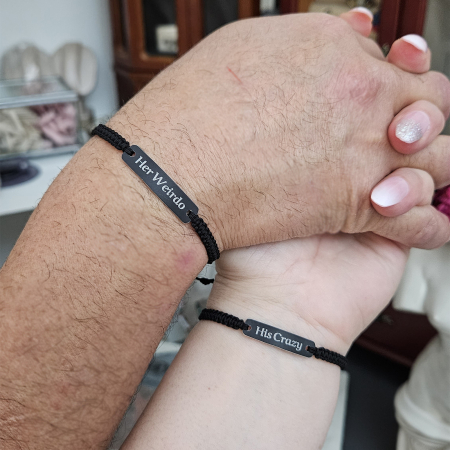 Set de 2 bratari pentru cuplu negre gravate cu Her Weirdo, His Crazy [3]