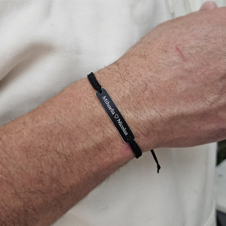 Set de 2 bratari pentru cuplu personalizate cu placute negre gravate cu nume si inimioara [2]