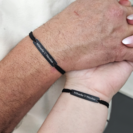 Bratari Cuplu - Set de 2 bratari pentru cuplu personalizate cu placute negre gravate cu nume si inimioara