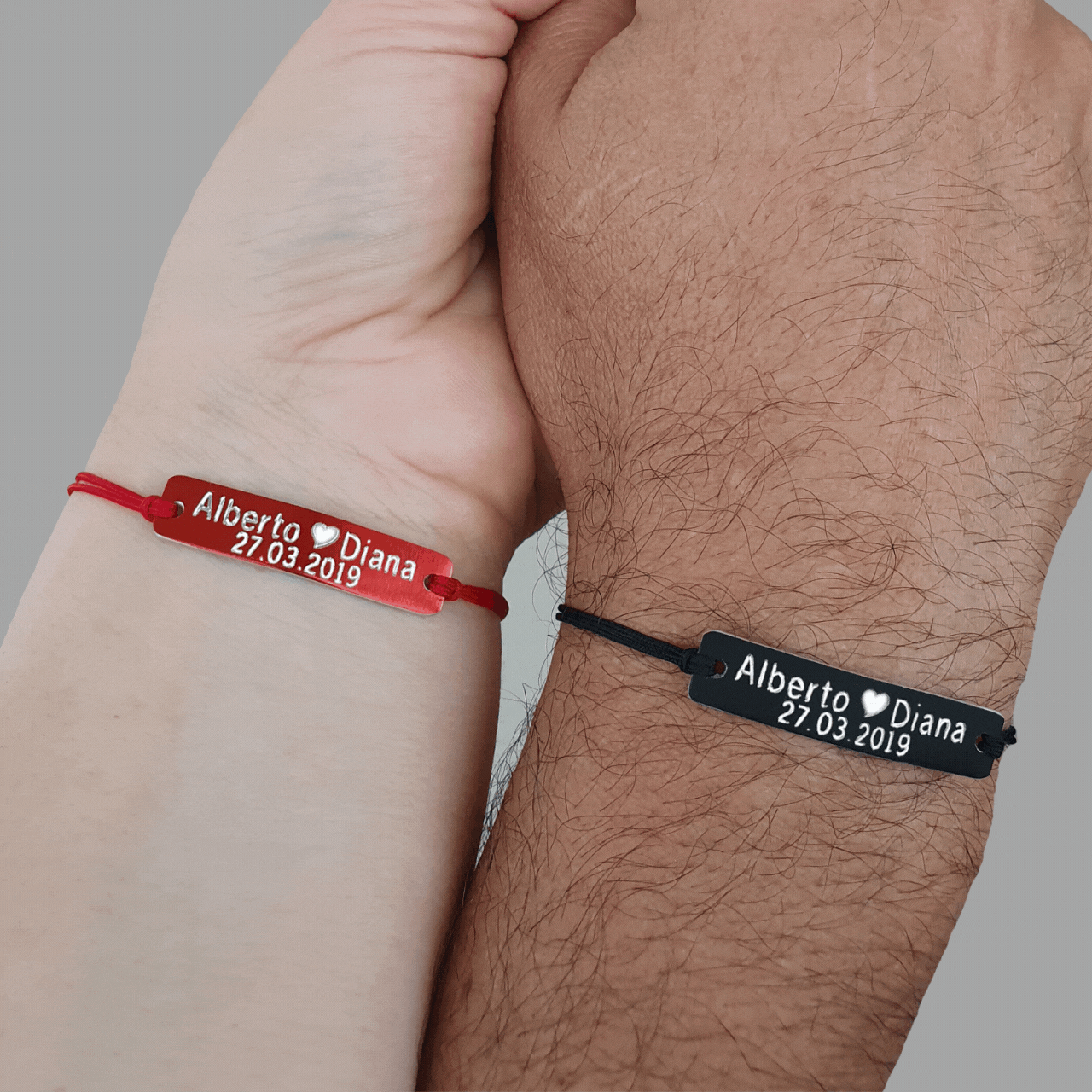 Set de 2 bratari personalizate cu nume si data, gravate pe dreptunghi din aluminiu negru si rosu cu snur ajustabil [2]