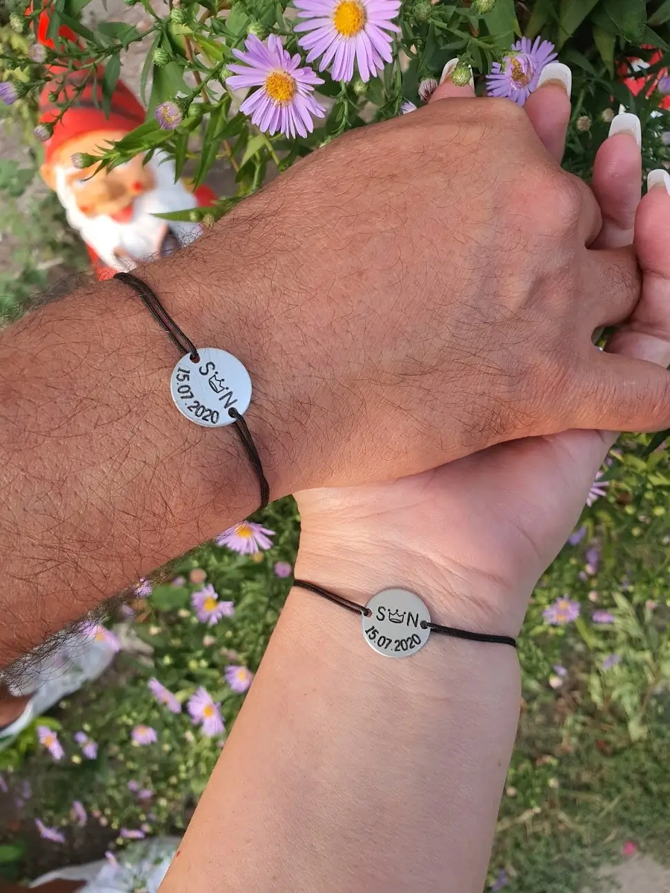 Set de 2 bratari personalizate pentru cuplu, cu banut gravat cu initiale, coronita si data relatiei [7]