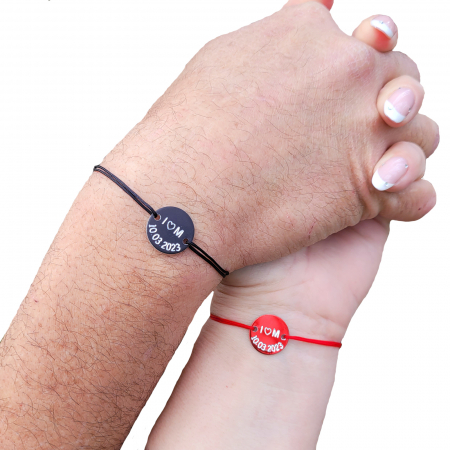 Bratari - Set de 2 bratari personalizate pentru cuplu, cu banut gravat cu initiale, inimioara si data, rosu si negru