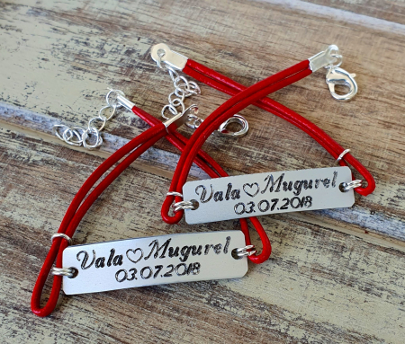 Set de 2 bratari personalizate pentru cuplu cu nume si data, gravate pe placuta din aluminiu, cu snur din piele [8]