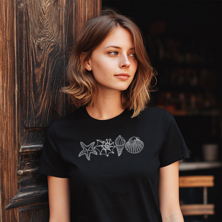 Tricouri pentru EA - Tricou Negru din Bumbac cu Design Marin – Scoici Albe Diverse