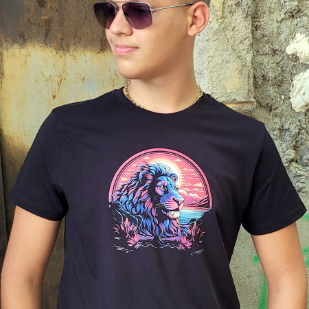 Tricouri pentru EL - Tricou Lion in the Sunset, cu design leu, din bumbac negru, pentru bărbați