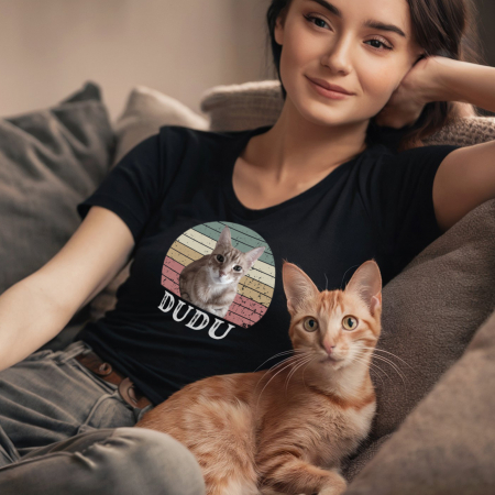 Tricouri pentru EA - Tricou negru din bumbac personalizat cu fotografia și numele pisicii tale