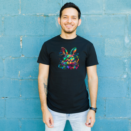 Tricou negru personalizat cu design de Paste, iepuras multicolor, din bumbac negru [1]