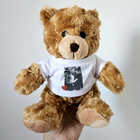 Cadouri pentru Cuplu - Ursulet brun din plus, cu tricou personalizat cu fotografie si inimioara