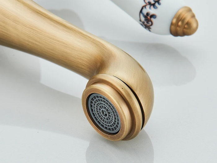 Baterie auriu antichizat, montare pe lavoar cu ornamente ceramice [7]