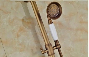 ​Coloana dus doua functii si aspect vintage [7]
