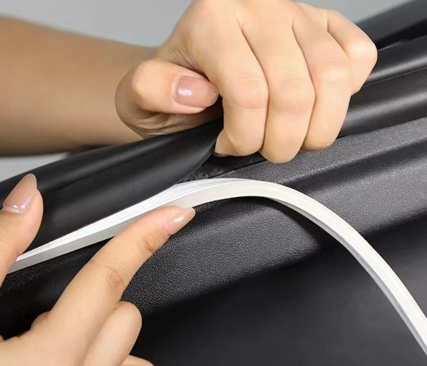 Bandă LED Portbagaj Auto 5M cu Senzor Magnetic, Mufă Brichetă 12V, Iluminare Alb Rece [5]