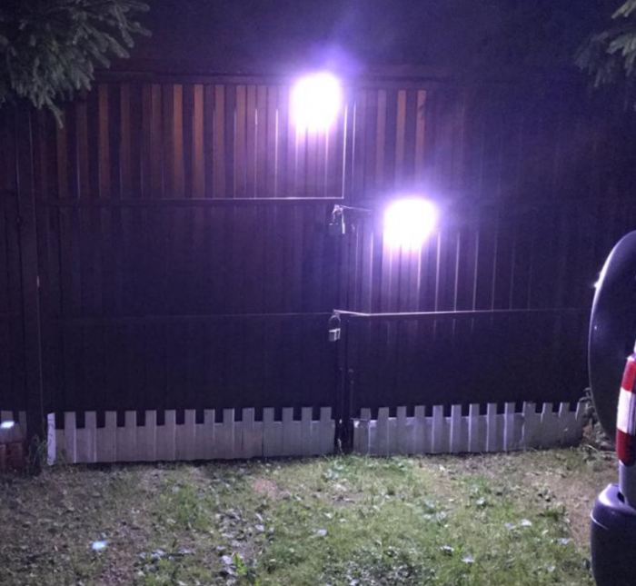 Lampa 100 LED cu panou solar, senzor de miscare, 3 moduri de iluminare [4]