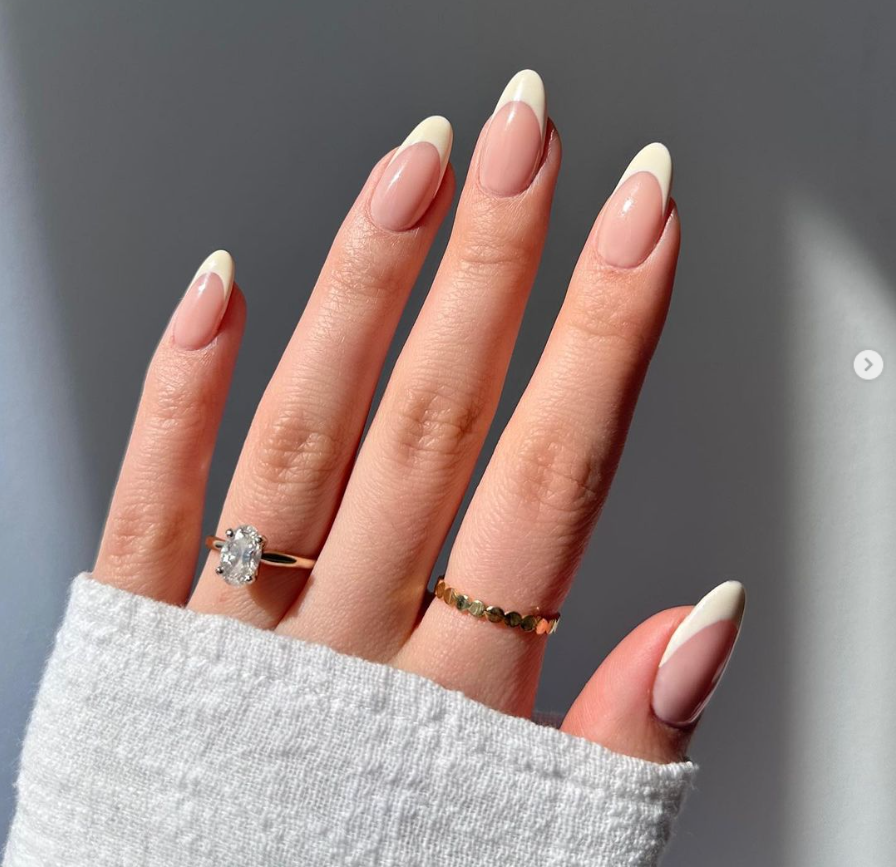 Manichiura french, un nemuritor trend classic