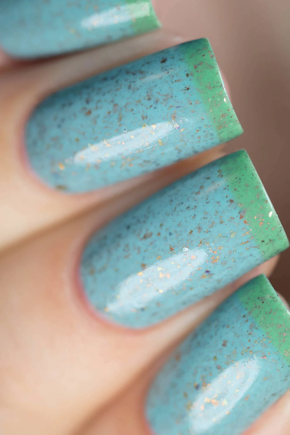 Lac de unghii Cirque Colors Magic Turquoise [2]