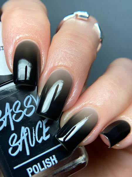 Lac de unghii Sassy Sauce Peek a Boo, 15 ml [2]
