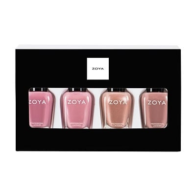 Zoya Under the Mistletoe [0]