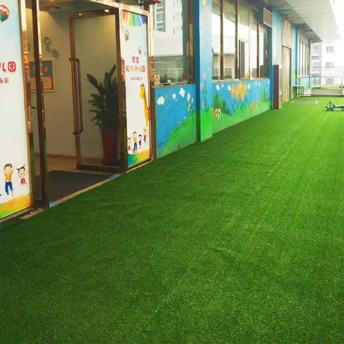 Covor iarbă artificială tip gazon , cu un aspect deosebit de iarba naturală 2m x 1m [3]