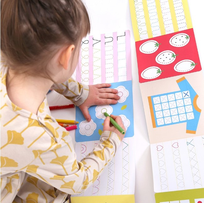 BANANA PANDA-Carte de colorat si trasat linii pentru copii Banana Panda Ready To Trace Intermediate Lines, imagini cu obiecte comune, 23 ilustratii de trasare si colorare, 2 carti tip acordeon, 96 cm lungime [5]