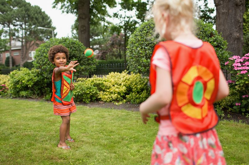 Joc de coordonare cu veste cu scai pentru copii Belly Catch -  4 veste copii - jocuri de exterior - BS Toys [4]