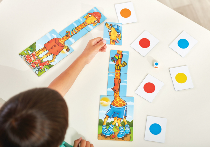 Orchard-Toys-Joc-educativ-Girafe-cu-fular-Giraffes-In-Scarves [7]