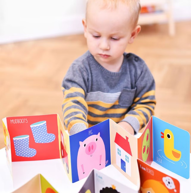 Joc educativ pentru copii si bebelusi, Banana Panda, Little Explorers Library, 4 carti tip acordeon cu ferma, partile corpului, fructe si sentimente, 90 cm lungime [3]