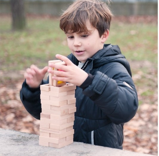 Joc-educativ-pentru-copii-si-copii-nevoi-speciale-tip-Domino,-Andreu-Toys,-piese-din-lemn-cu-efect-translucid-si-transparent-colorat,-7-culori,-28-piese,-care-stralucesc-la-lumina-ANDREU-TOYS [2]