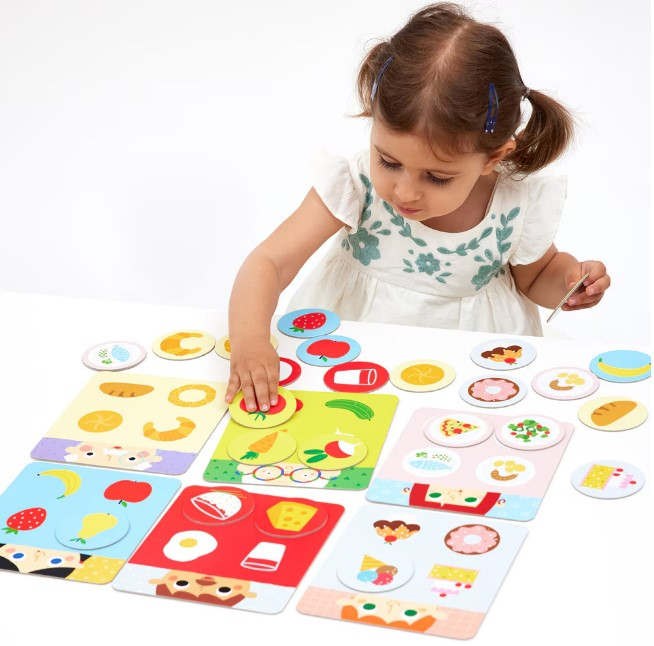 Joc-educativ-pentru-copii-tip-Bingo-si-asociere-imagini,-Banana-Panda-Let's-Play-Yummy-Bingo,-cu-alimente,-6-planse-si-24-piese-de-asezat-BANANA-PANDA [3]