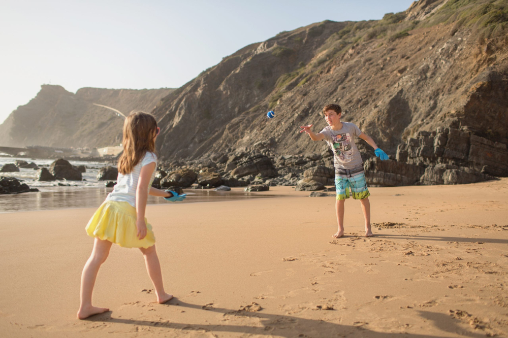 BS Toys-Joc Maini lipicioase - jucarii exterior - manusi velcro copii - jocuri petreceri copii - BS Toys [4]