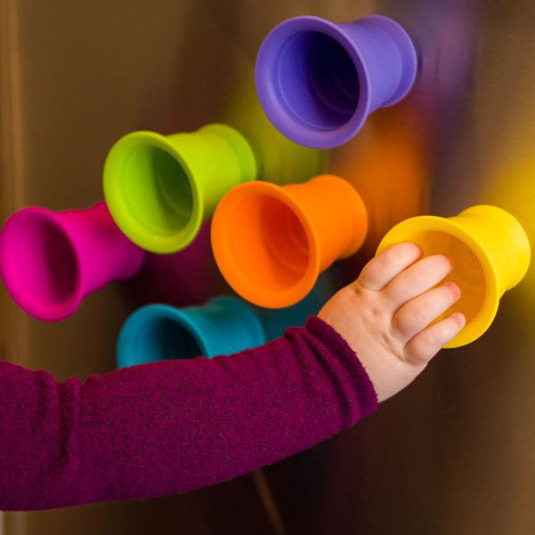 Fat-Brain-Toys-Jucarie-senzoriala-pentru-dezvoltare-Suction-Kupz [2]