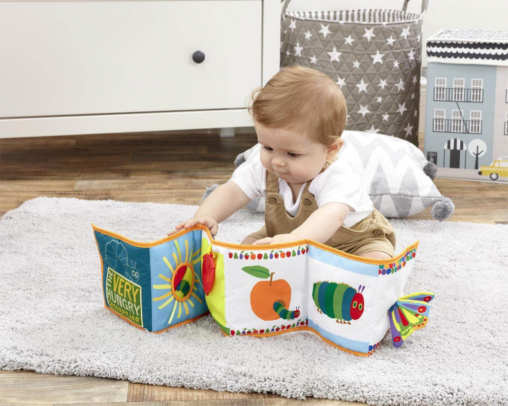 Jucarie textila Tiny & Very Hungry Caterpillar cu doua fete pentru dezvoltare senzoriala [3]