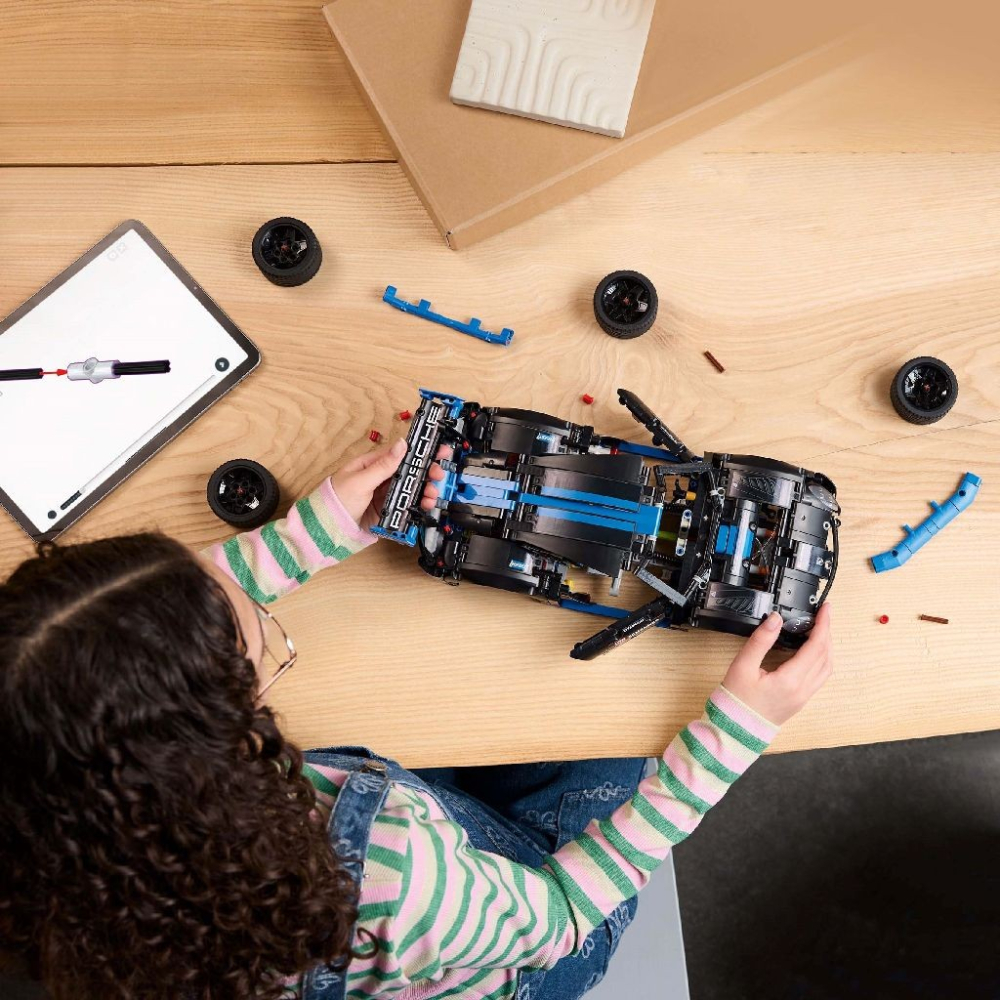 LEGO-Lego Technic Masina De Curse Porsche Gt4 E-Performance 42176 [4]