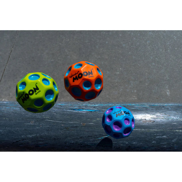 Minge hiper saritoare - Waboba Moon Ball, unicolor cu pete negre [2]