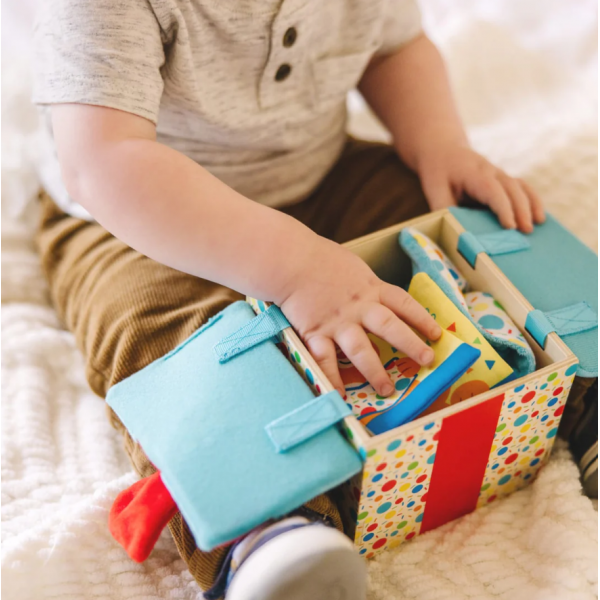 Melissa & Doug-Set jucarii bebe in cutie cadou din lemn [6]