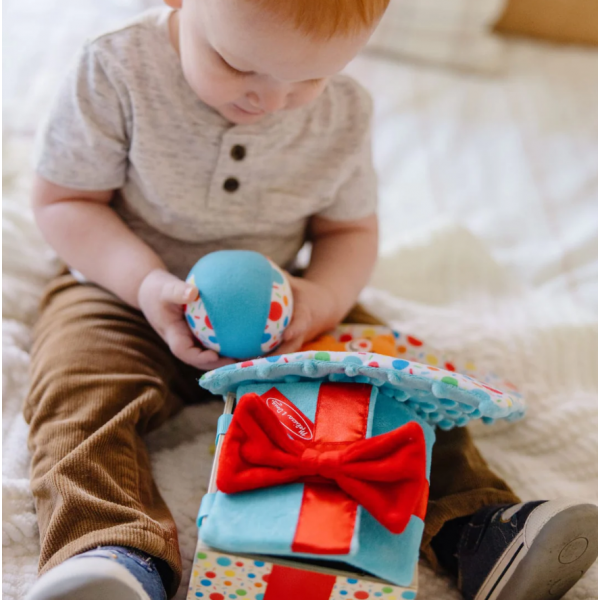 Melissa & Doug-Set jucarii bebe in cutie cadou din lemn [7]