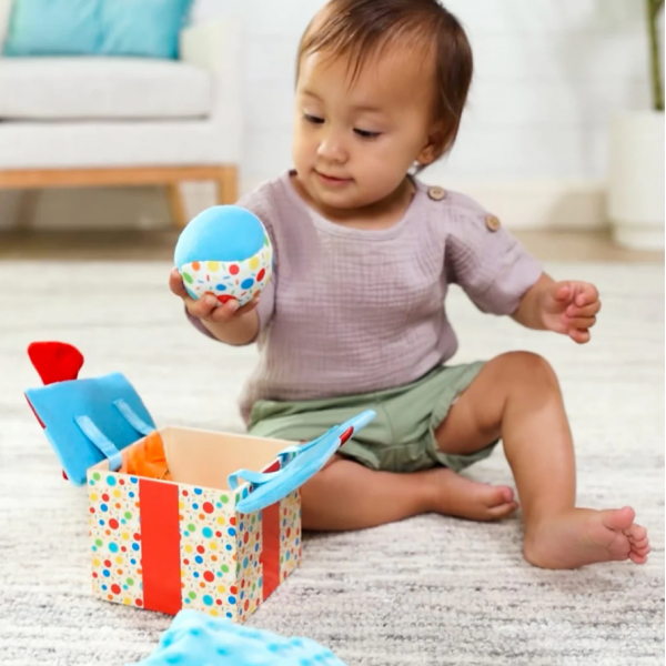 Melissa & Doug-Set jucarii bebe in cutie cadou din lemn [9]