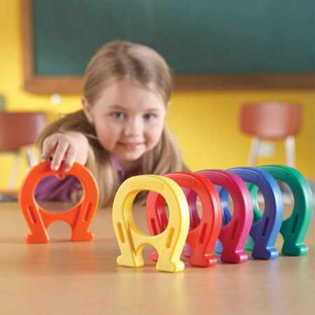 Learning-Resources-Set-6-super-magneti-potcoava-ca-in-desene-animate [1]