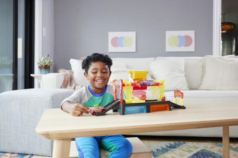 Mattel-Cars Set De Joaca Spalatorie Auto Cu 1 Masinuta Inclusa Color Change [3]