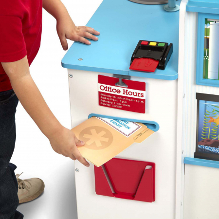 Melissa-Doug-Centru-de-joaca-din-lemn-La-Doctor [2]