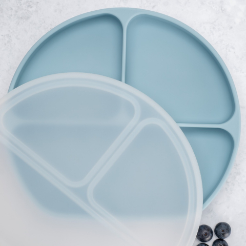 Jucarii 1-3 ani - APPEKIDS-Farfurie compartimentata din silicon cu ventuza si capac, AppeKids - Aqua Blue