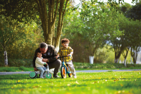 Hape Bicicleta De Echilibru Verde Cu 3 Roti [2]