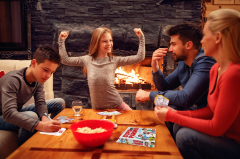 Joc De Carti Copii Vs Parinti [2]