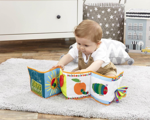 Jucarie textila Tiny & Very Hungry Caterpillar cu doua fete pentru dezvoltare senzoriala [2]